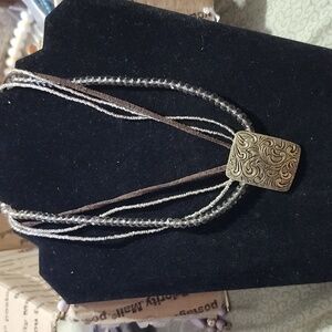 💜A statement necklace